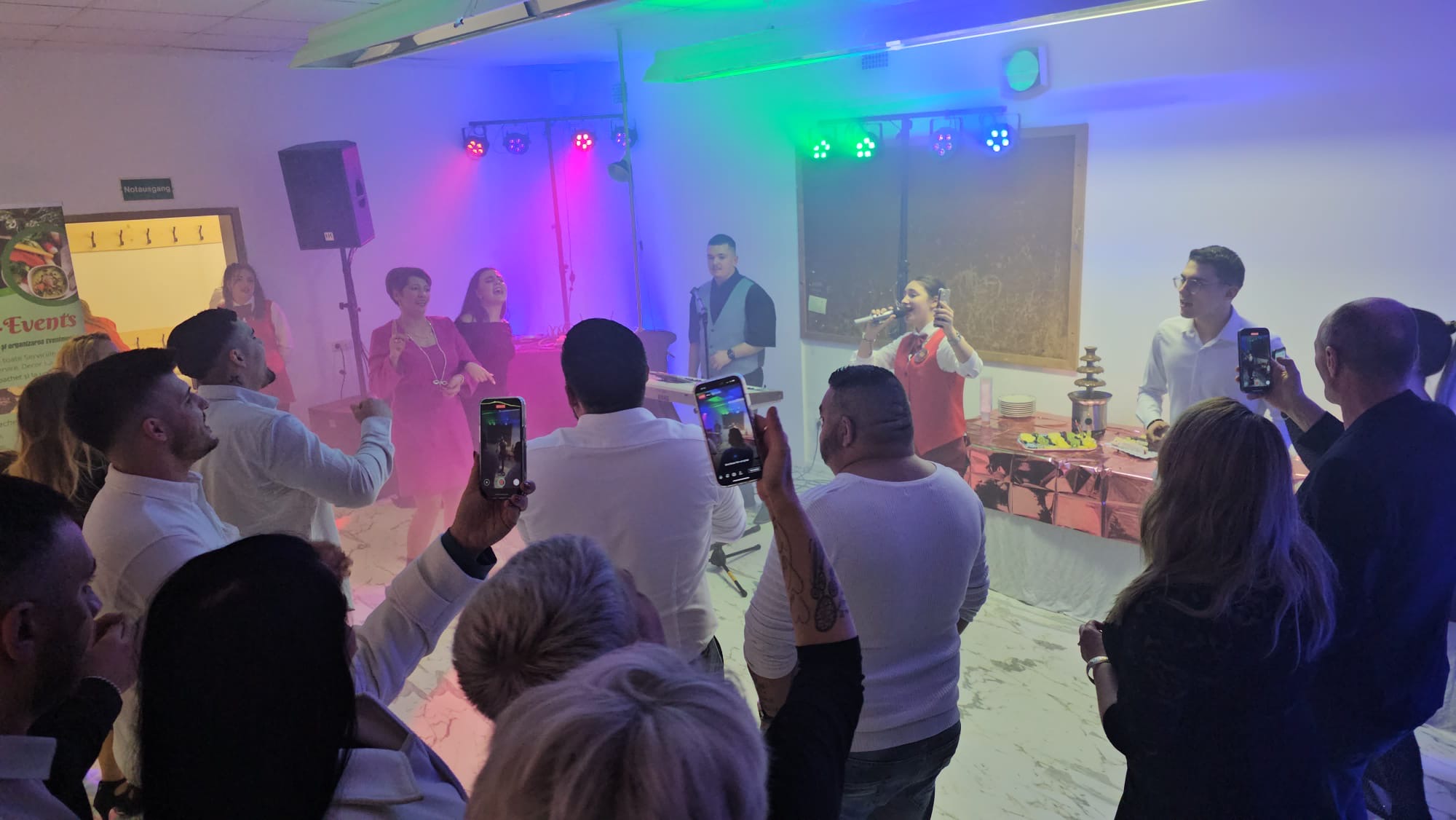 Eveniment românesc de familie cu invitați și DJ Mundi
